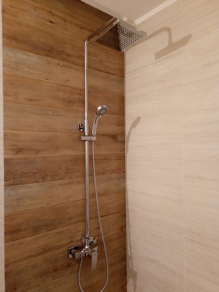 душова стойка devit