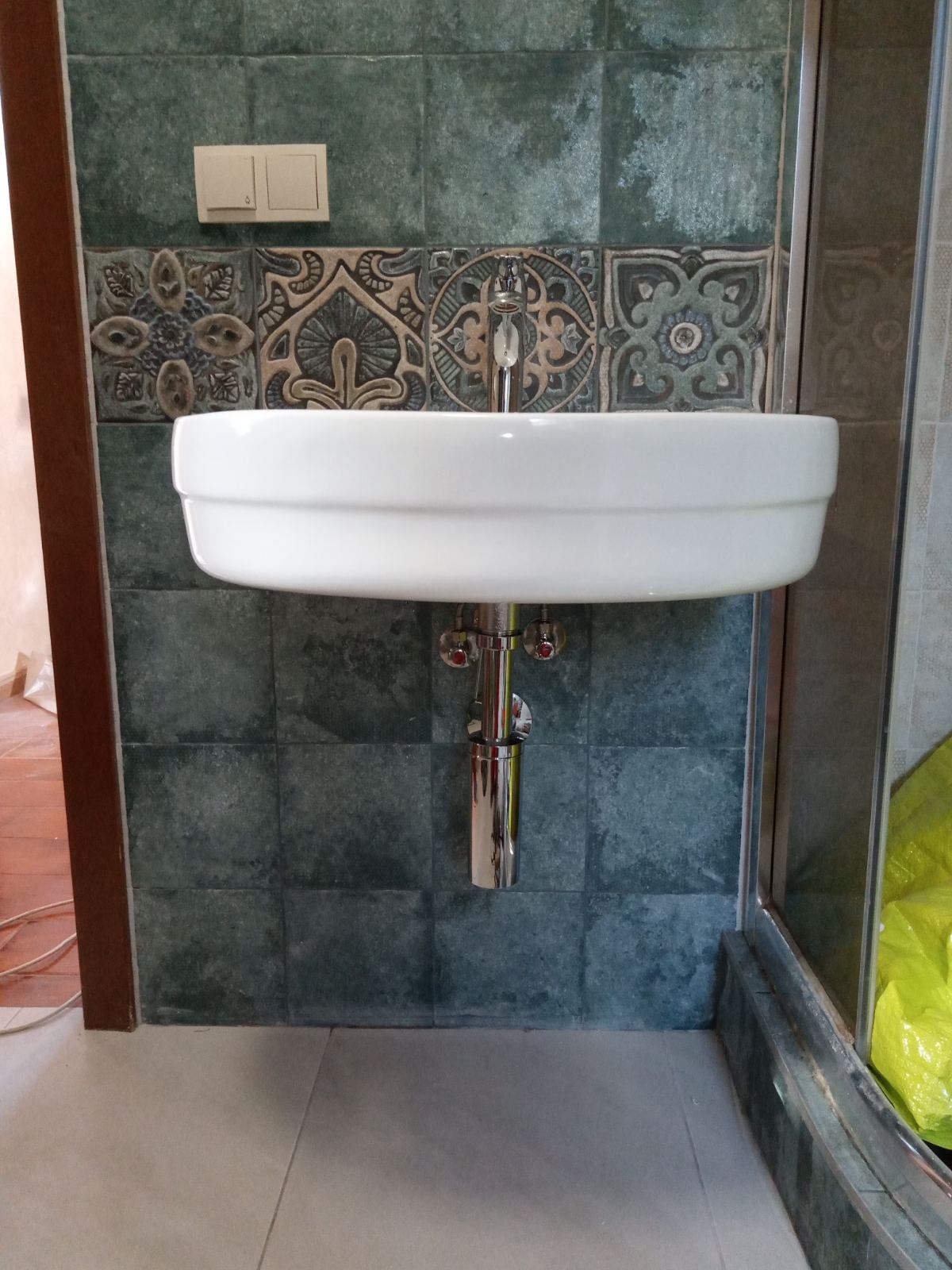 Умывальник подвесной открытый с дизайнерским сифоном