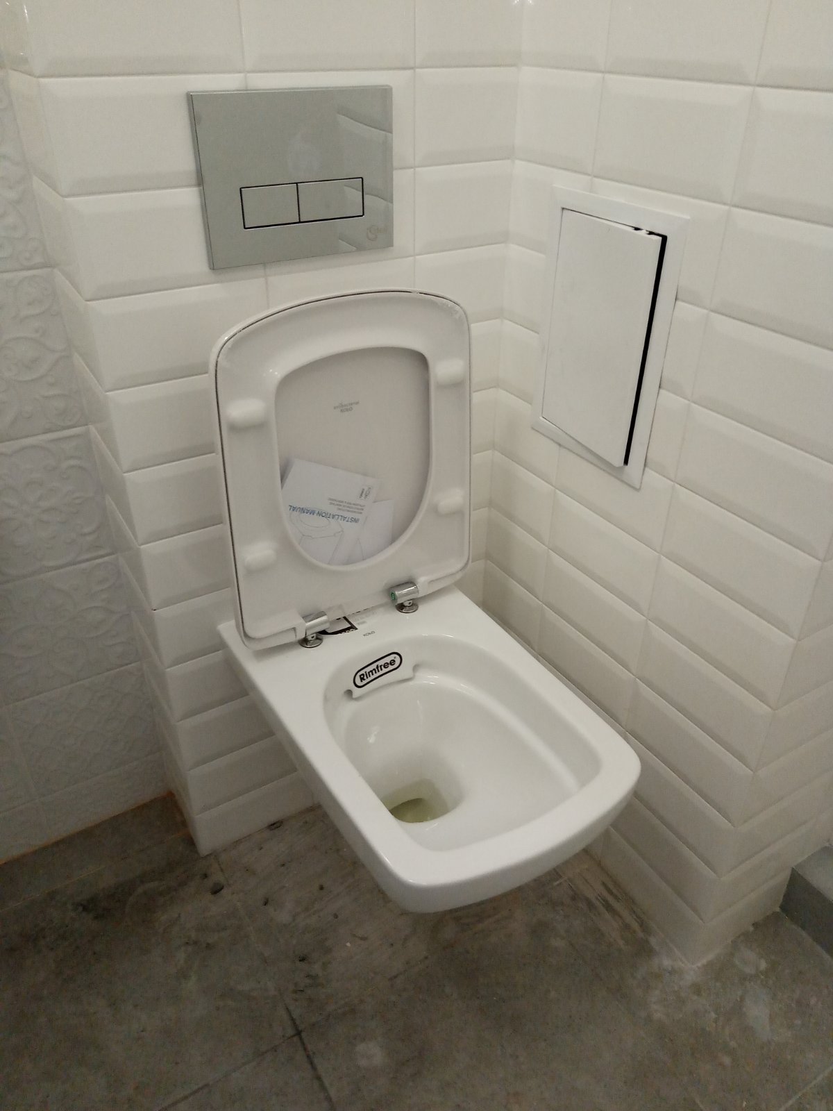 Унитаз навесной с клавишей