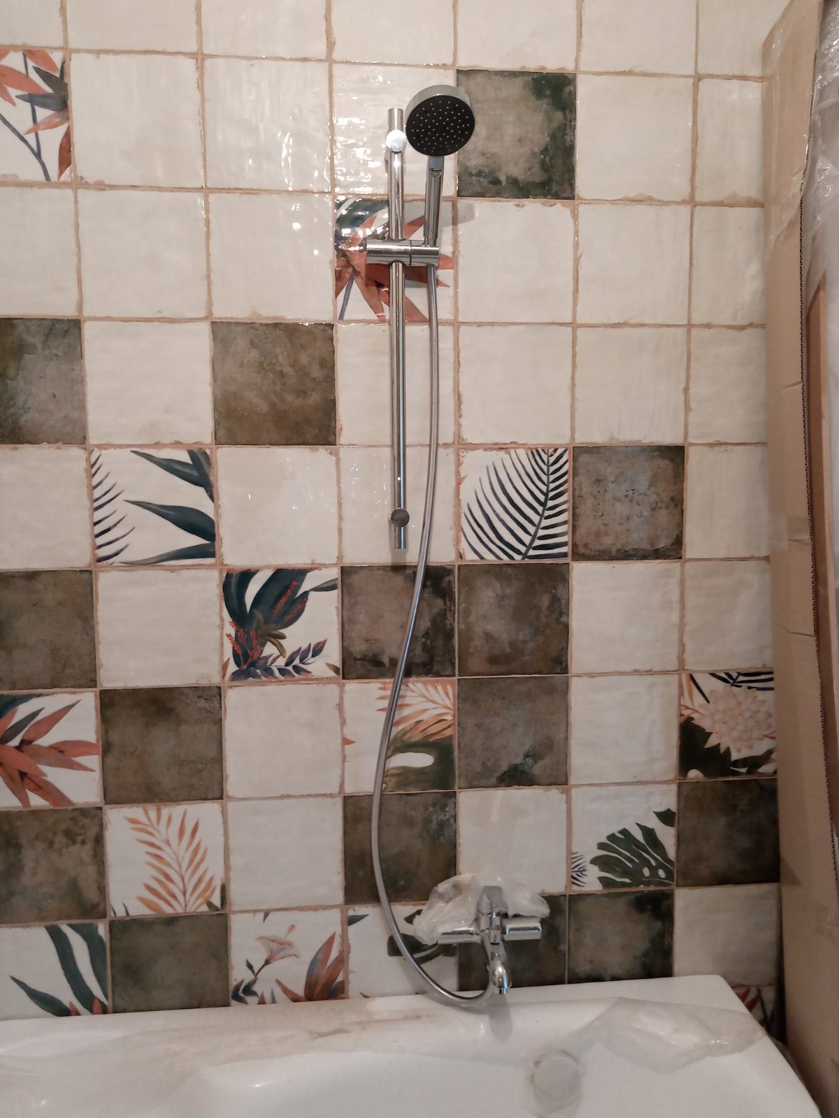 Смеситель для ванны с душевой стойкой