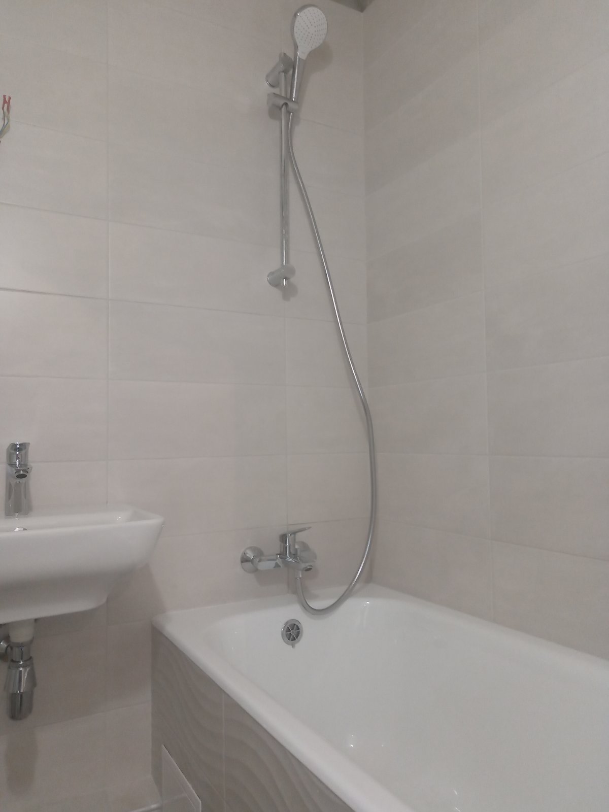 Смеситель для ванны с душевой стойкой