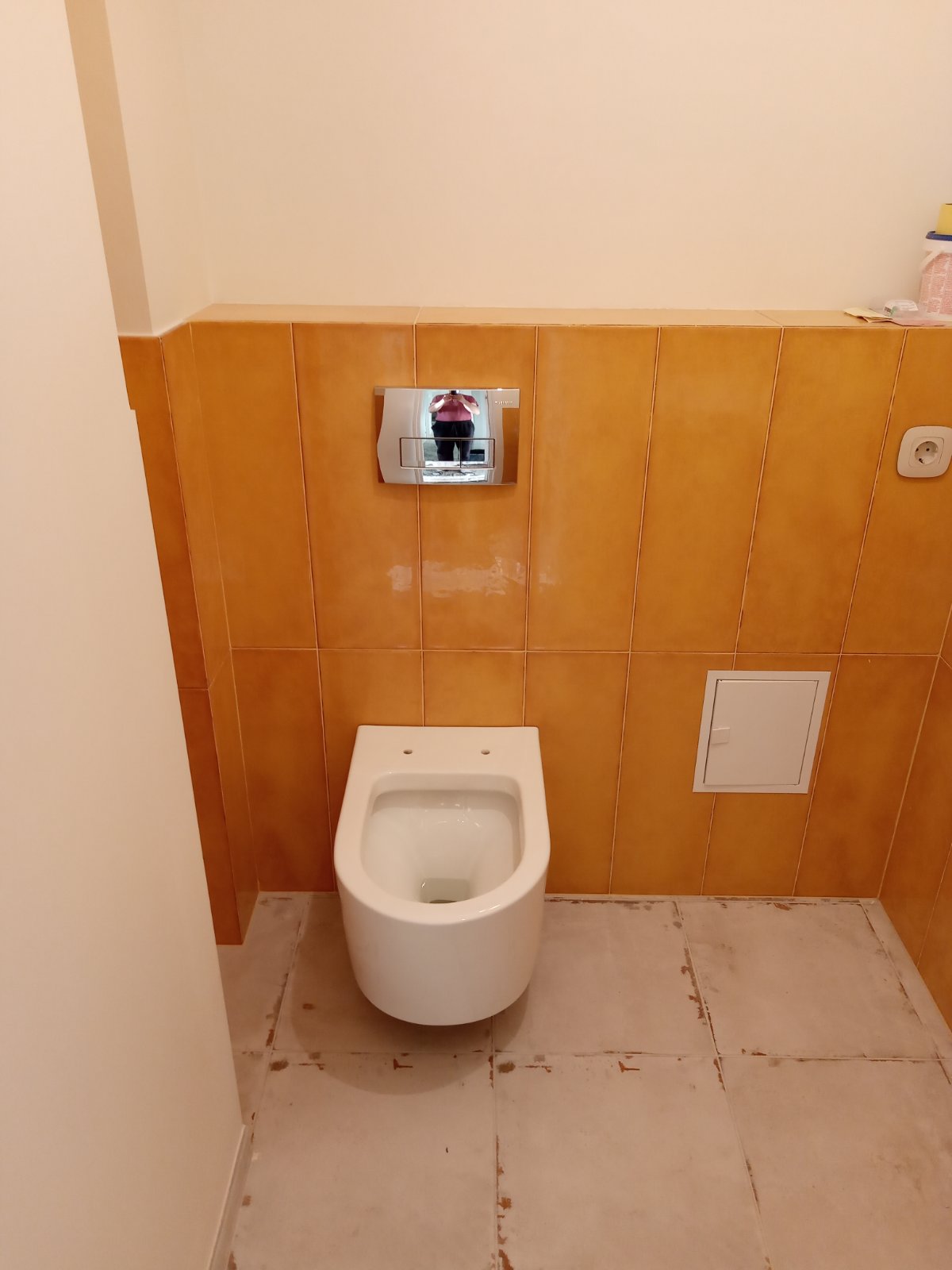 Унитаз подвесной с клавишей TECE